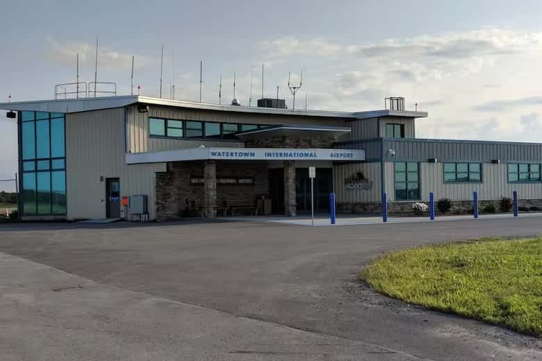 El aeropuerto de Watertown recibió financiamiento del estado de Nueva York para realizar mejoras. Foto: Google Maps