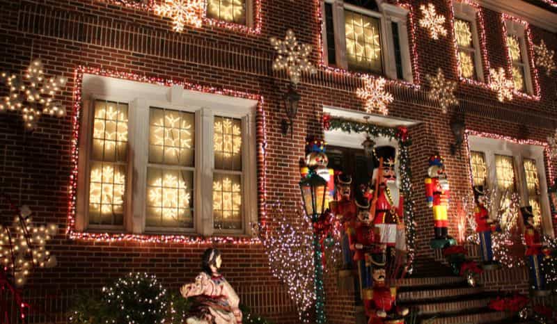 Tour Dyker Heights Christmas Lights: Un Tour Navideño esencial por Brooklyn. Dyker Heights Christmas Lights tour, cuándo visitarlo, horarios y precios.