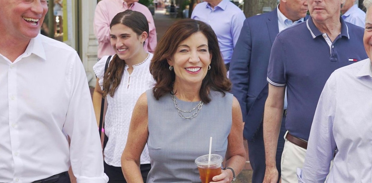Buenas noticias en Nueva York: ¿entró en vigor la ley de tiempo ganado firmada por Kathy Hochul? ¿Firmó Kathy Hochu La Ley de tiempo ganado?